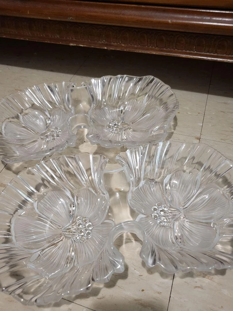 Set of 2 Glass Dessert Plates with Floral Design