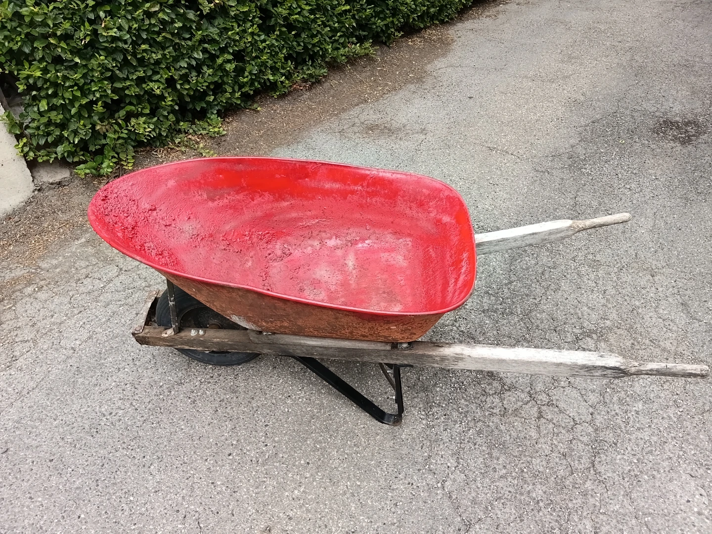 Heavy Duty Metal Red Wheelbarrow
