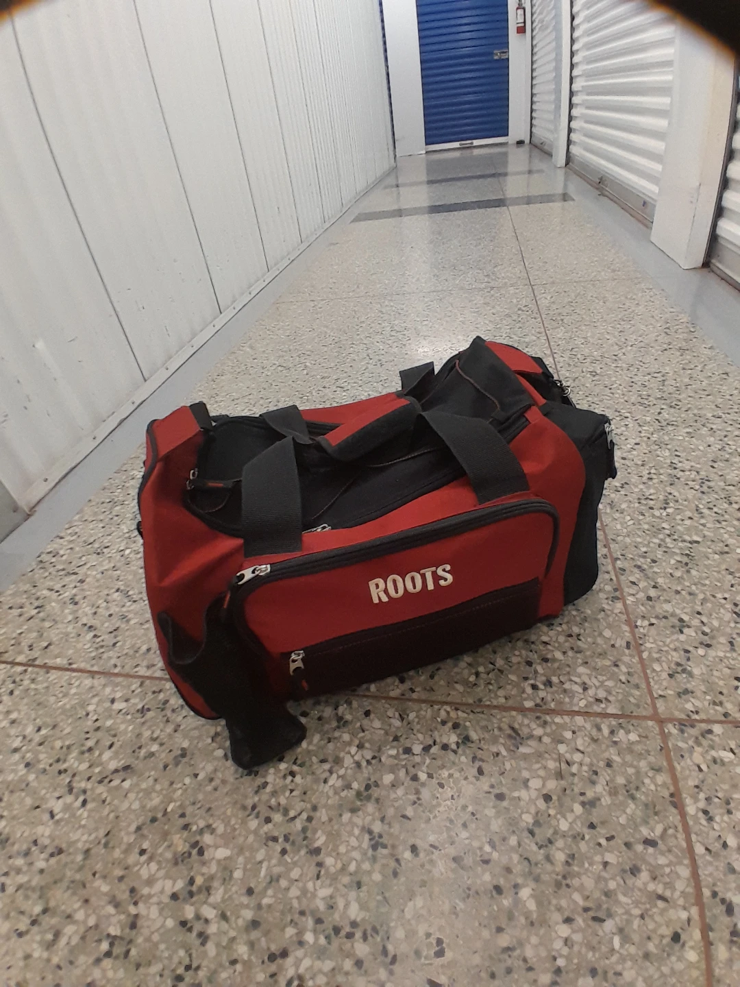 Roots Red & Black Duffle Gym  Bag College Style - photo 4