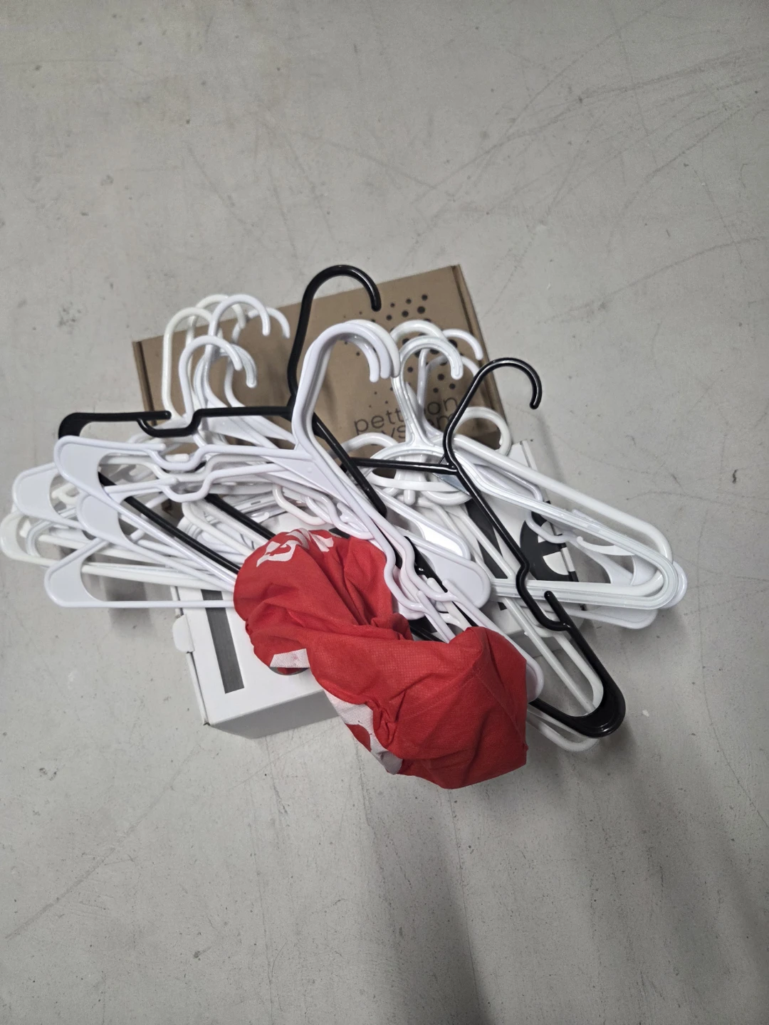 Lot of Plastic Clothes Hangers - photo 3