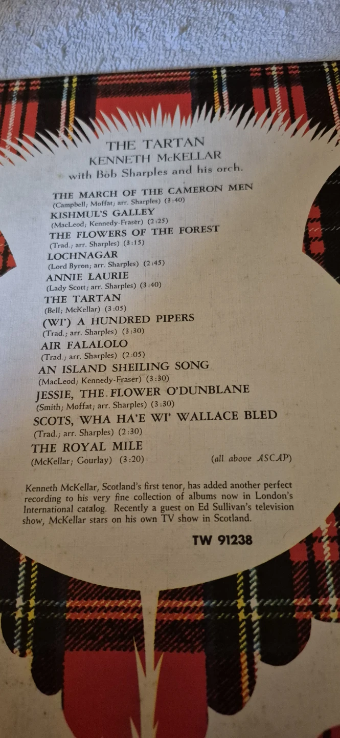 The Pipes & Drums of the 1st Battalion Scots Guards Vinyl Record - photo 2