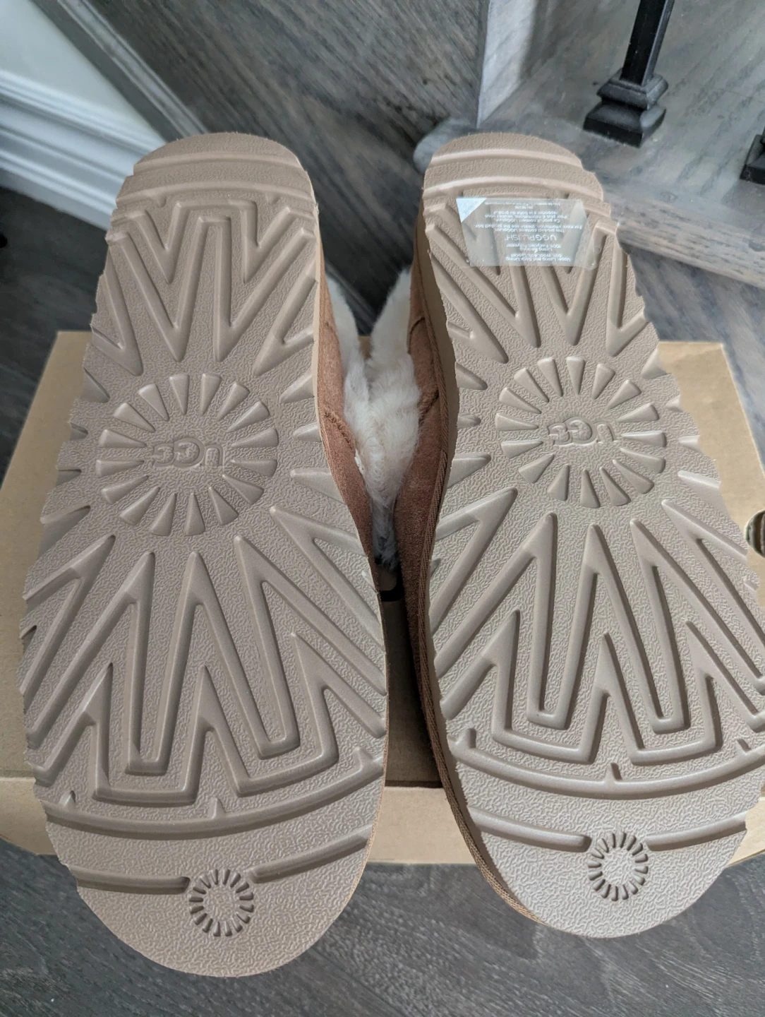 UGG W Nita Slippers - Size 11 - photo 5