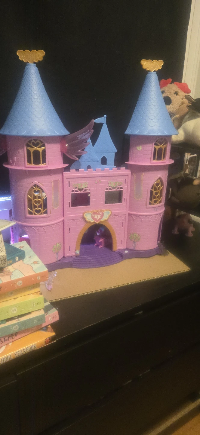 Rainbow High Castle Playset and Vehicle - photo 4