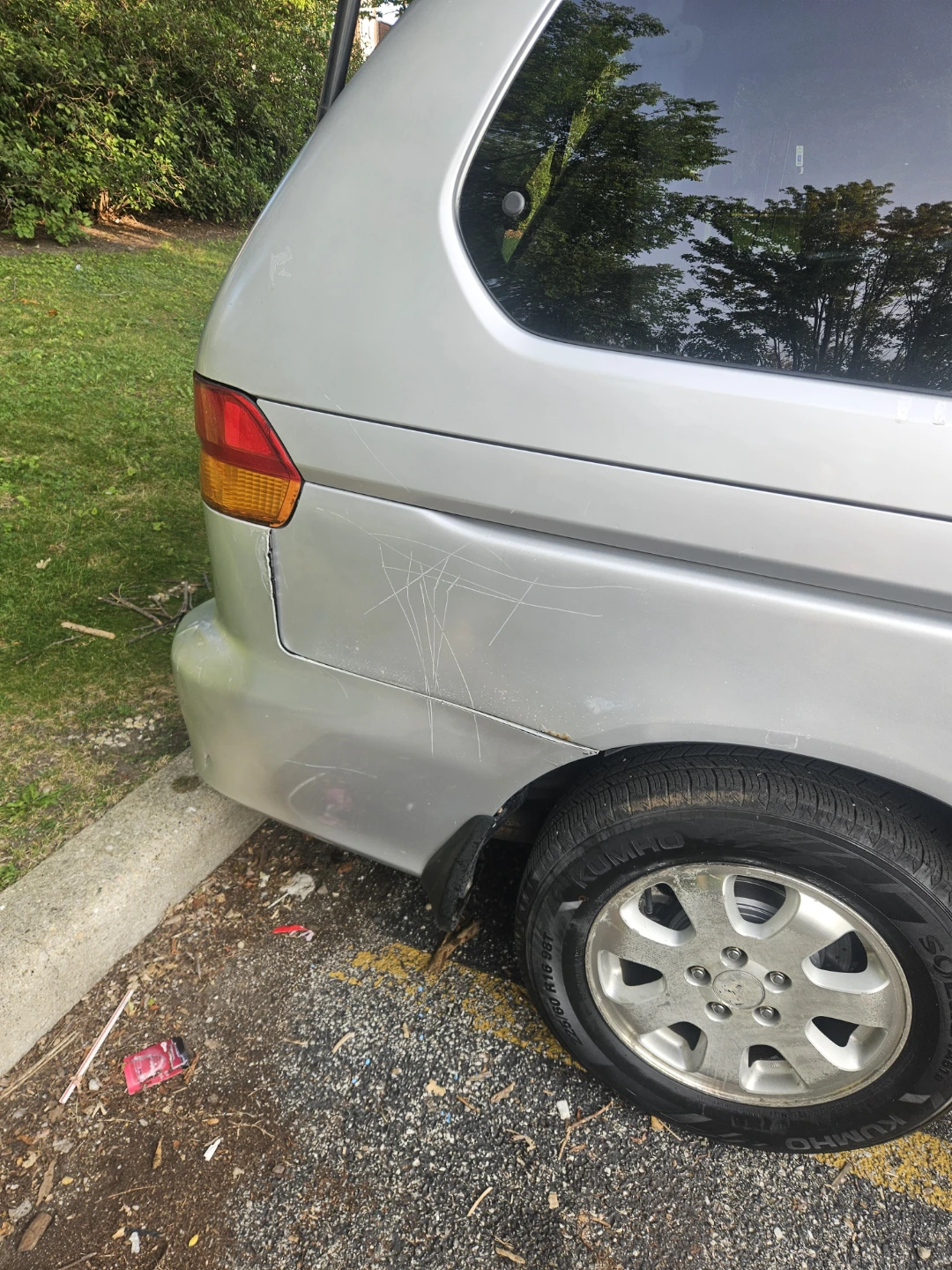 Silver Honda Odyssey Minivan - photo 5