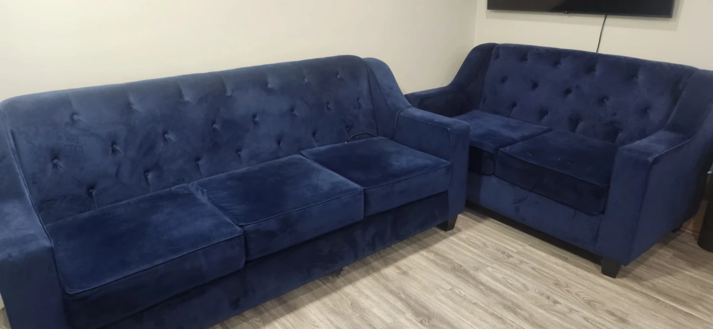 Deep Blue Velvet Tufted Sofa - photo 3