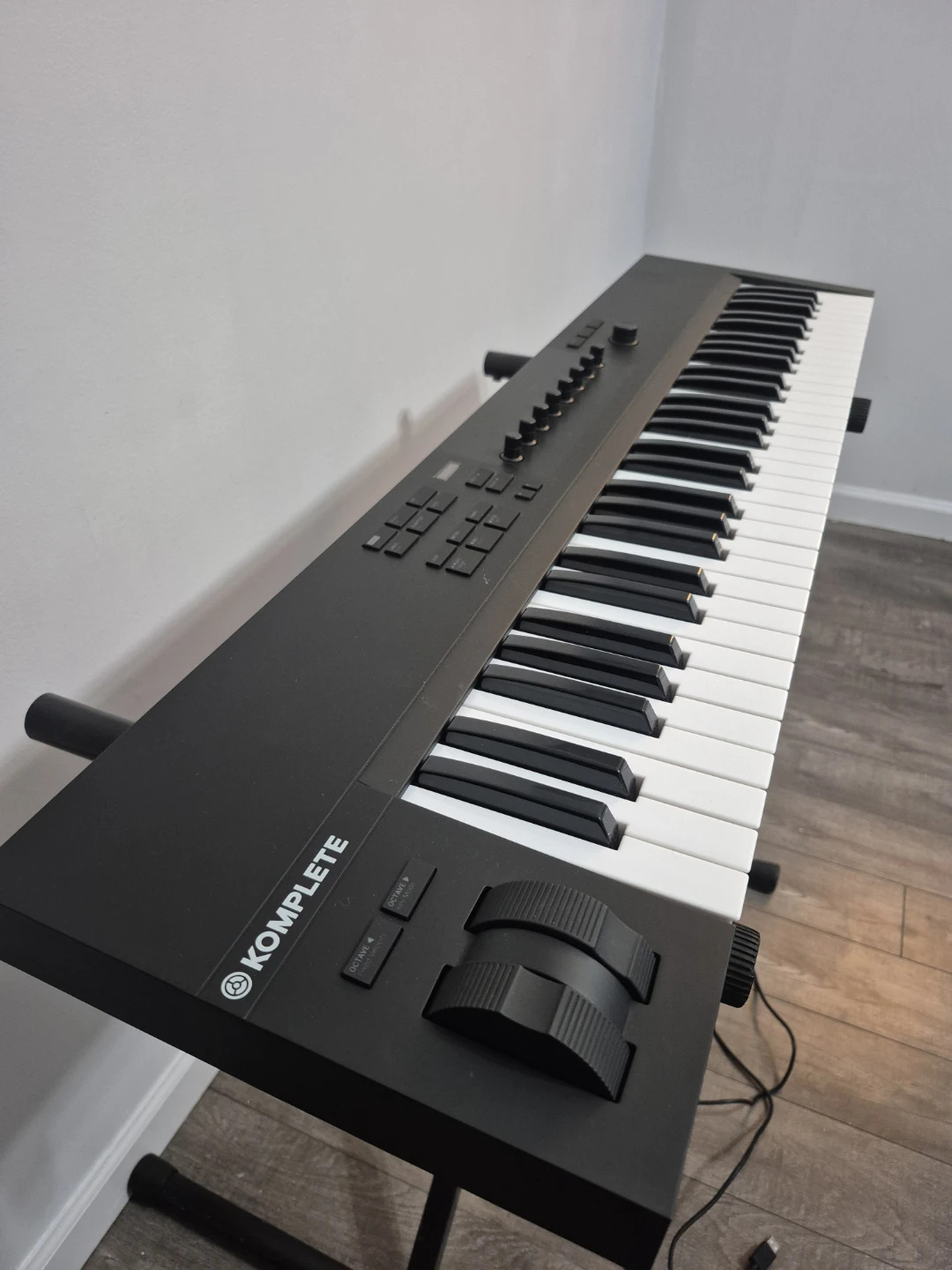 KOMPLETE KONTROL A61 Keyboard - photo 3
