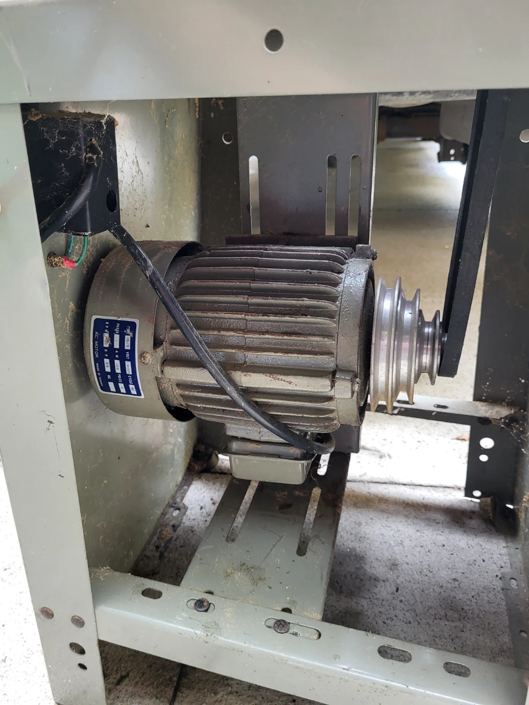 Busy Bee 14" Woodworking Bandsaw - photo 3