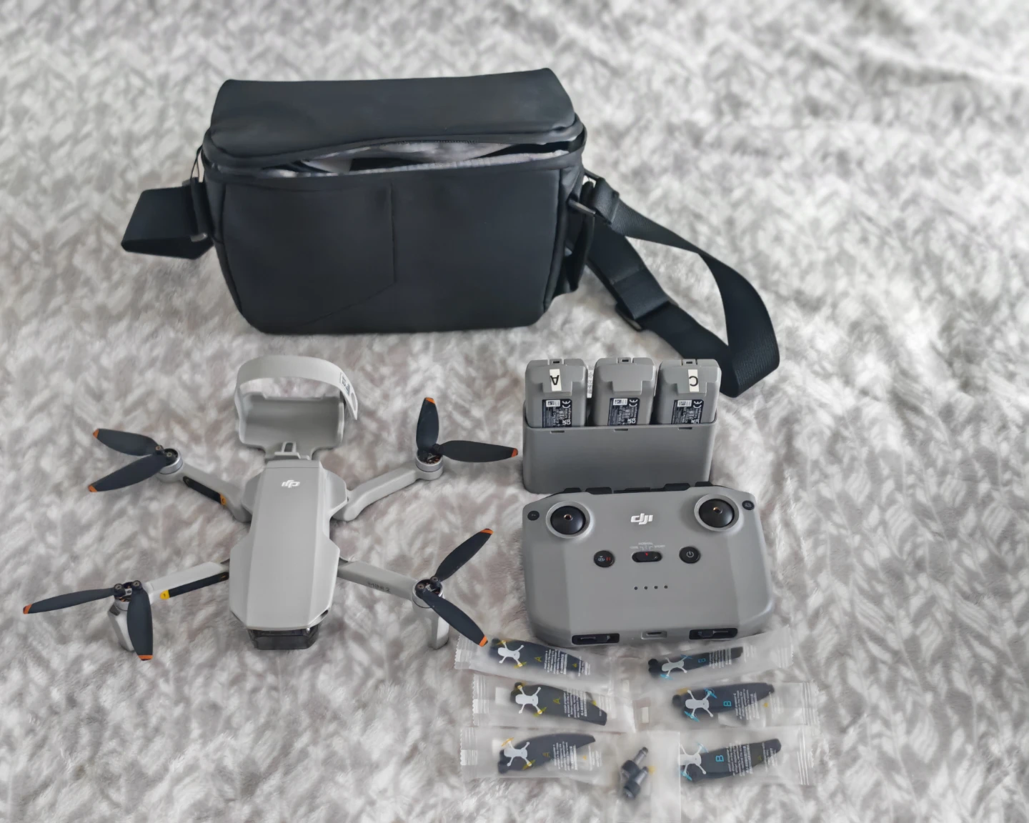 DJI Mini 2 Fly More Combo Drone - photo 2