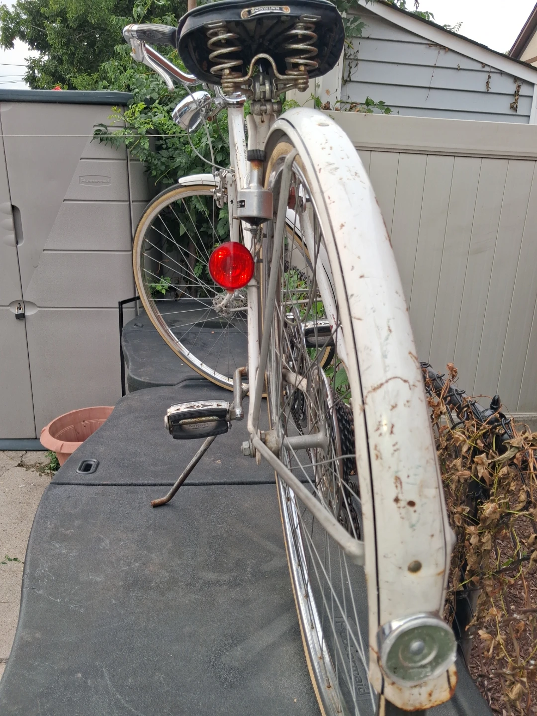White Schwinn Suburban Women's Cruiser Bicycle - photo 4