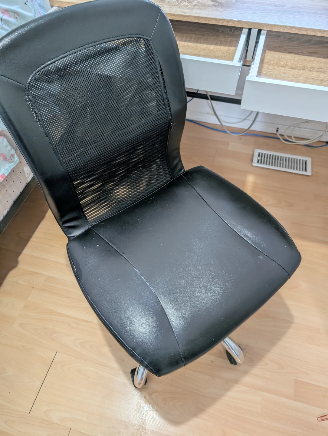 Desk and chair - photo 3