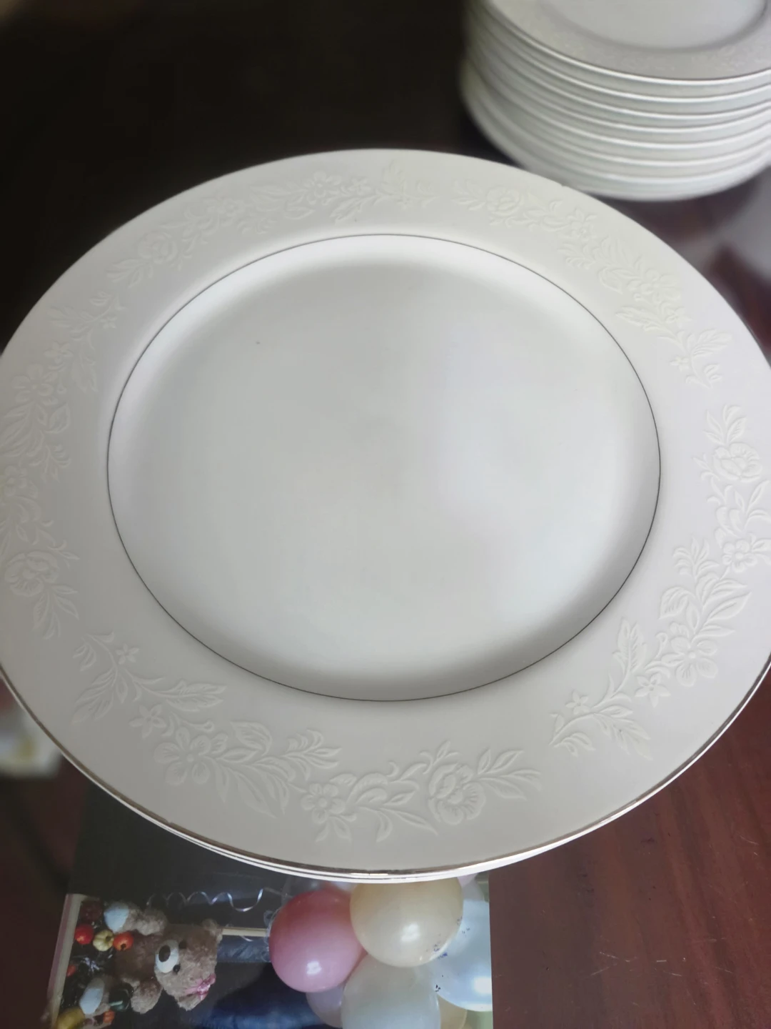 White Dinner Plates with Floral Design Set - photo 2