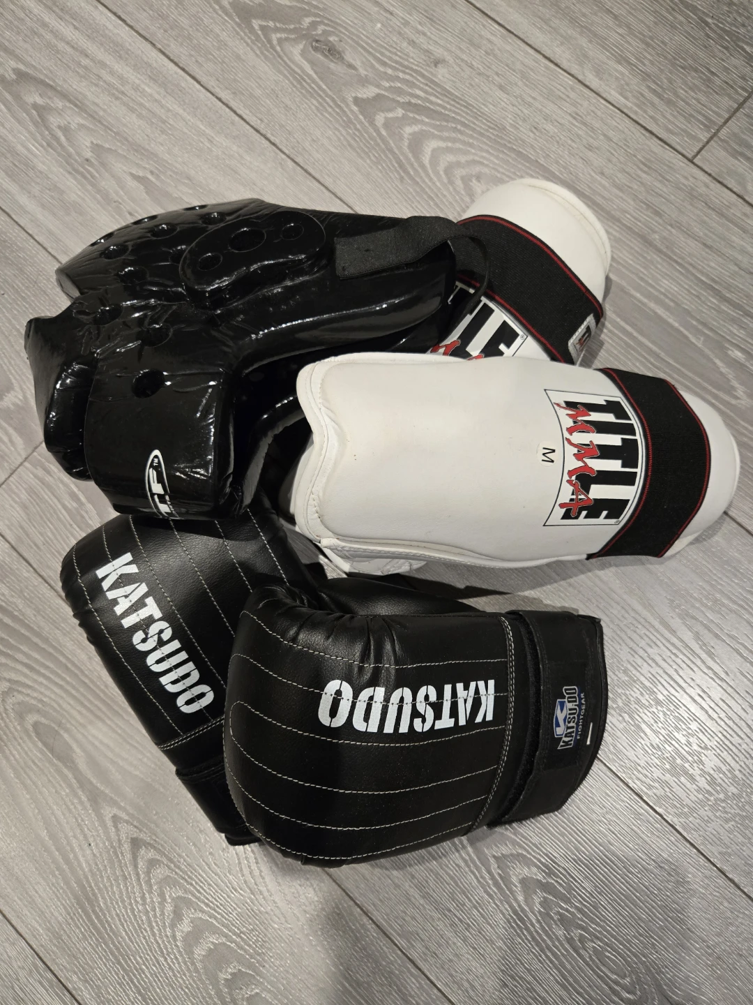 Katsudo-Do & TITLE Boxing Headgear and Gloves Set
