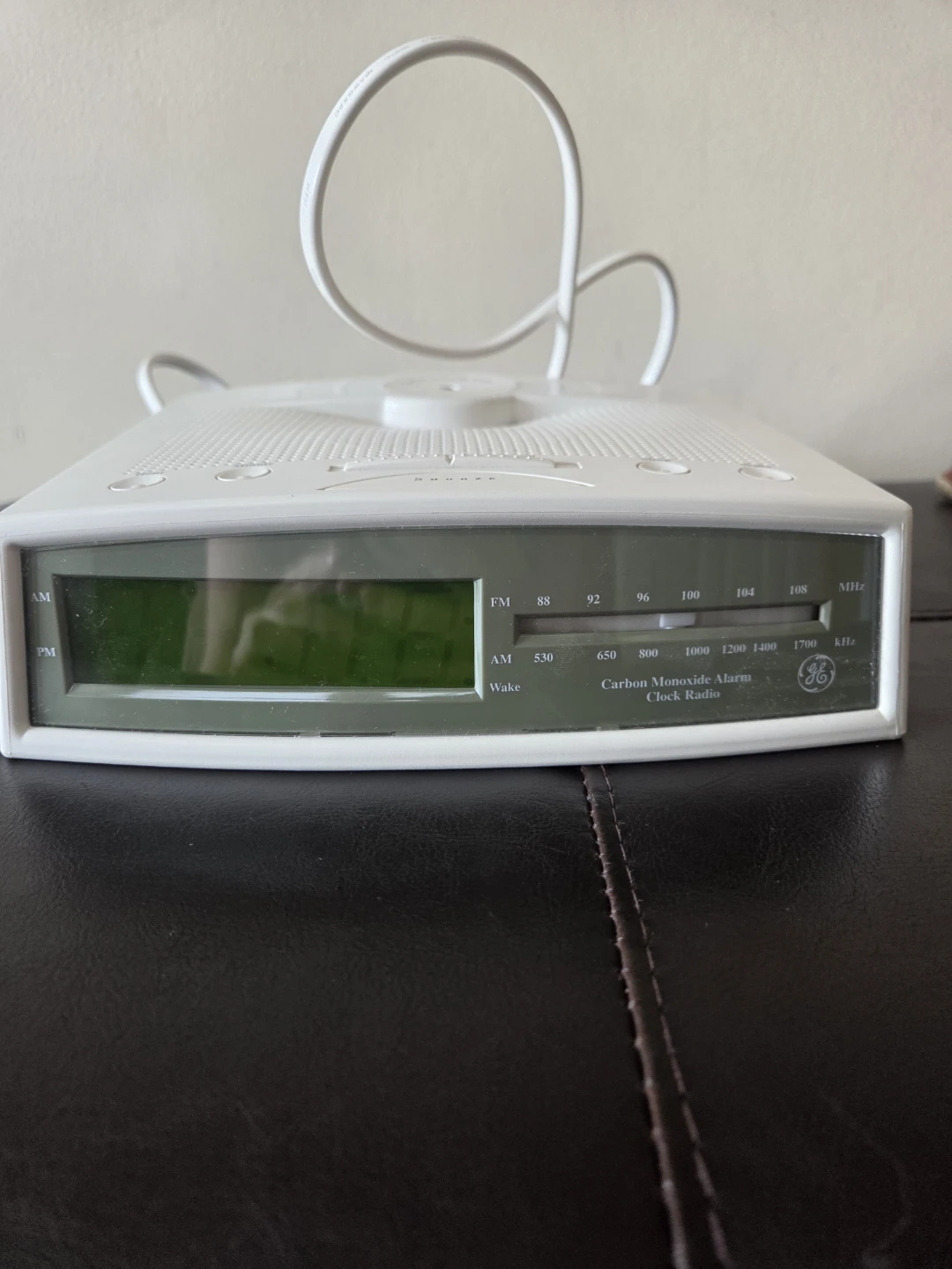 GE Carbon Monoxide Alarm Clock Radio AM/FM