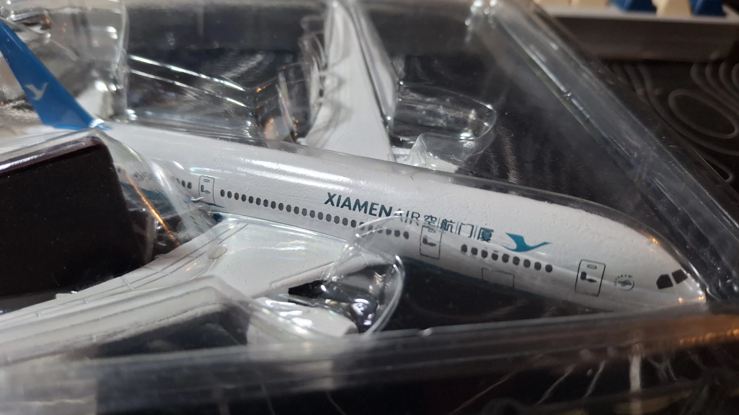 Xiamen Air 787-8 Airplane Model