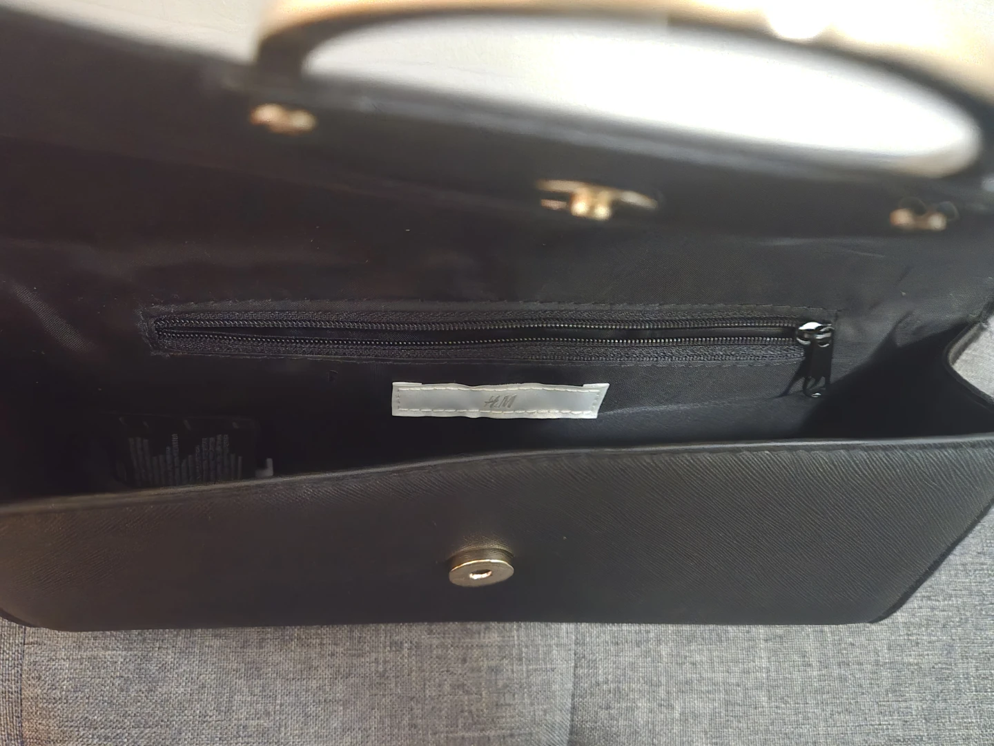 H&M Black Clutch with Gold Ring Detail - photo 3