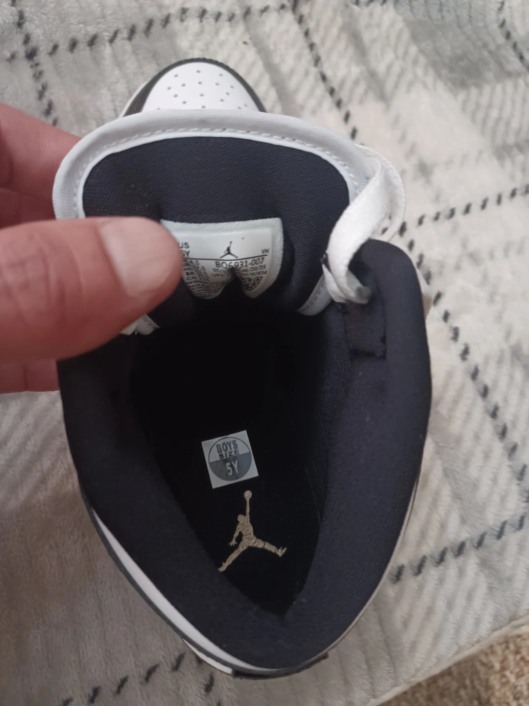 Air Jordan 1 Mid SE GS Black/White Sneakers - photo 2