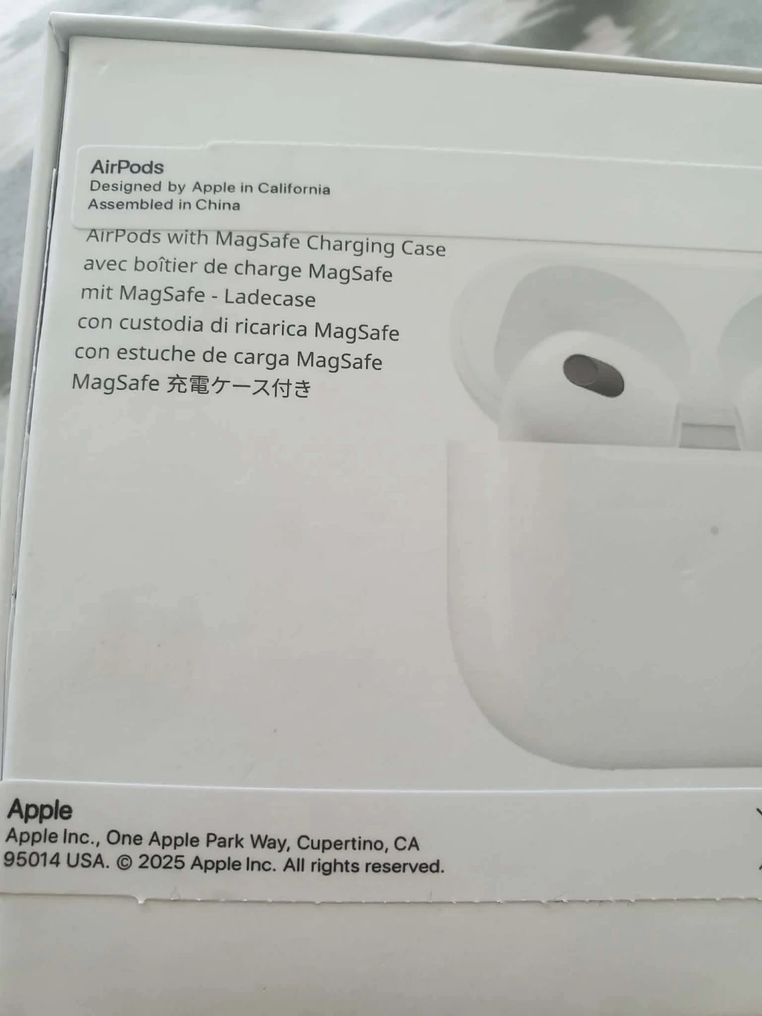 Apple AirPods with MagSafe Charging Case - photo 2