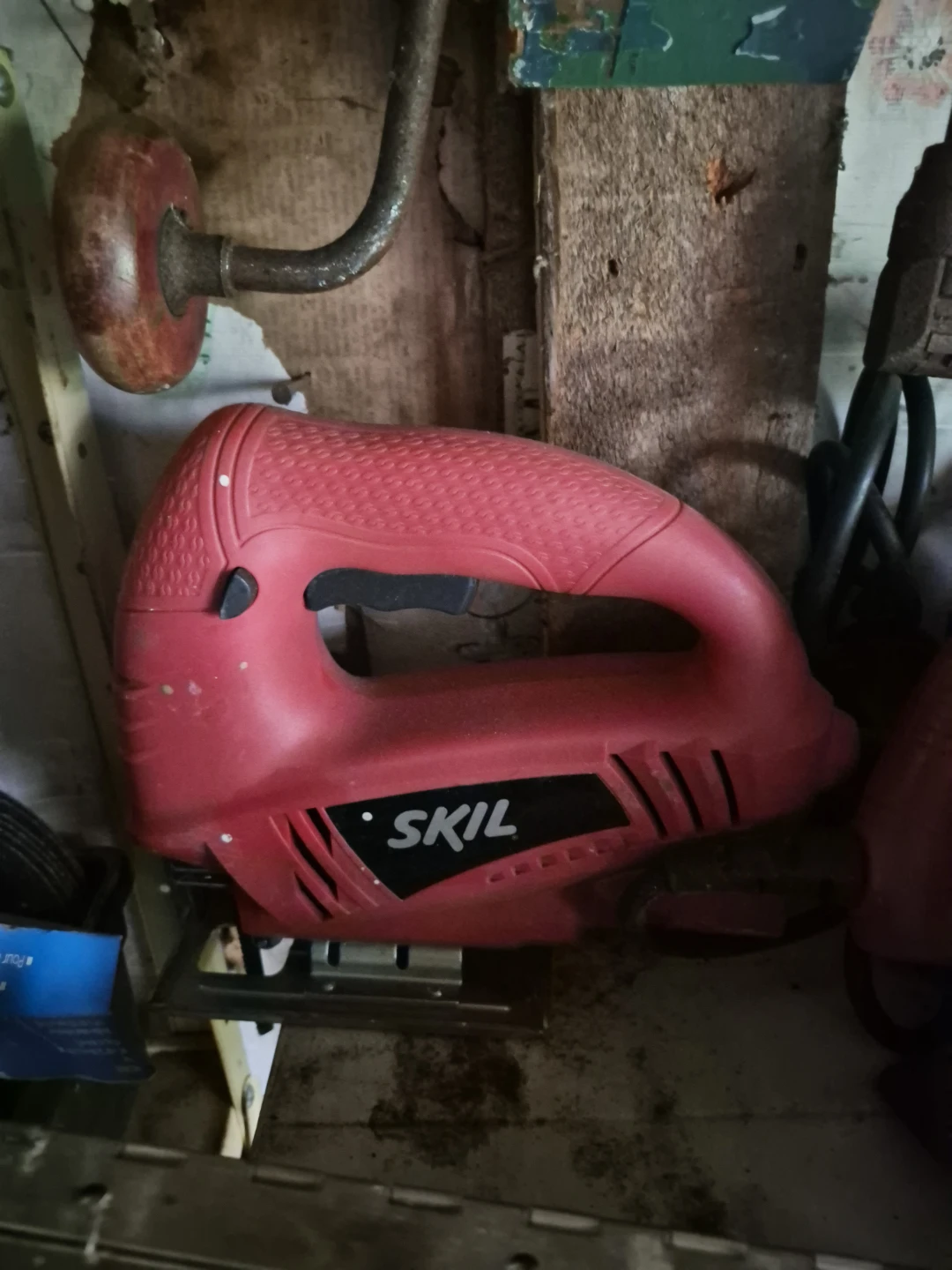 Jig saw and skill saw