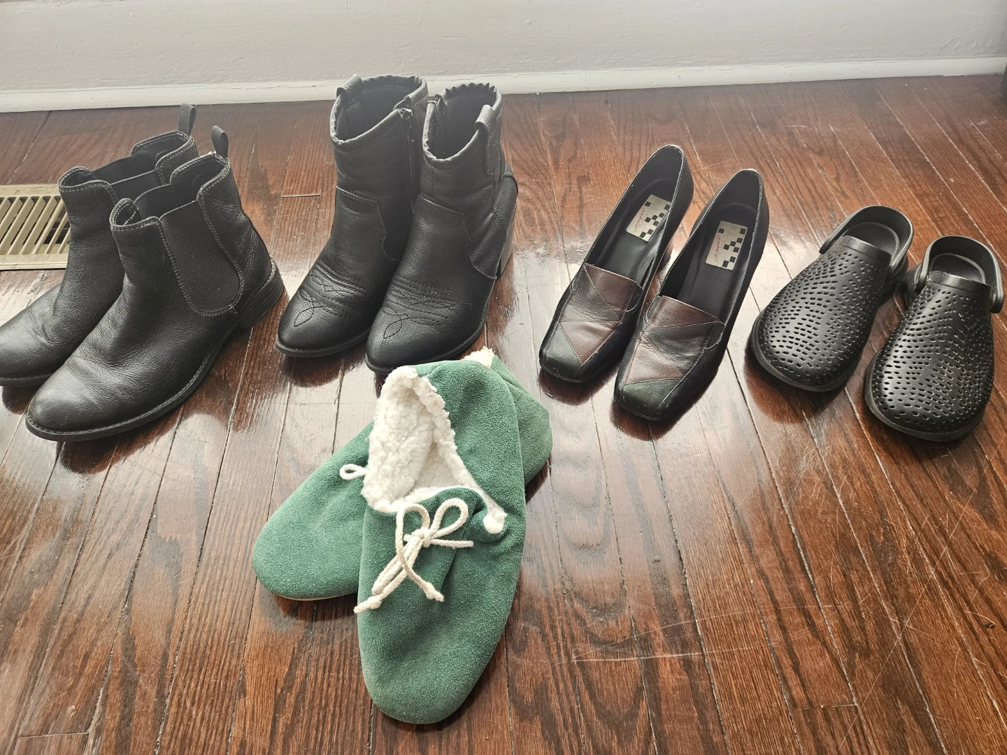 Women's size 6 leather shoes, boots and indoor shoes