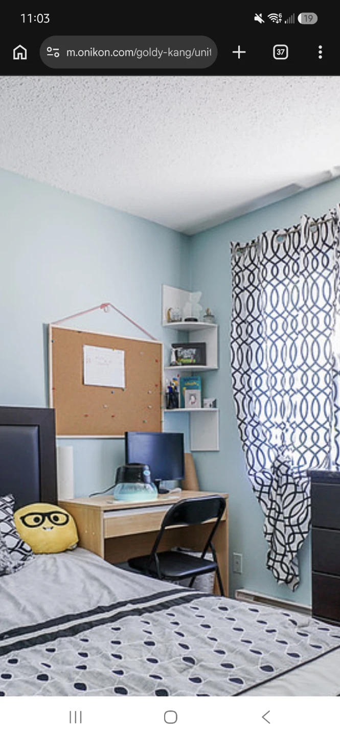 Desk - photo 2
