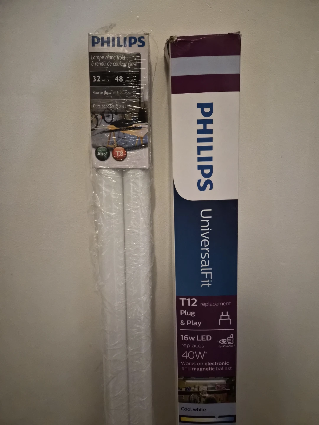 Philips Cool White High Color Rendering Lamps (2-Pack)