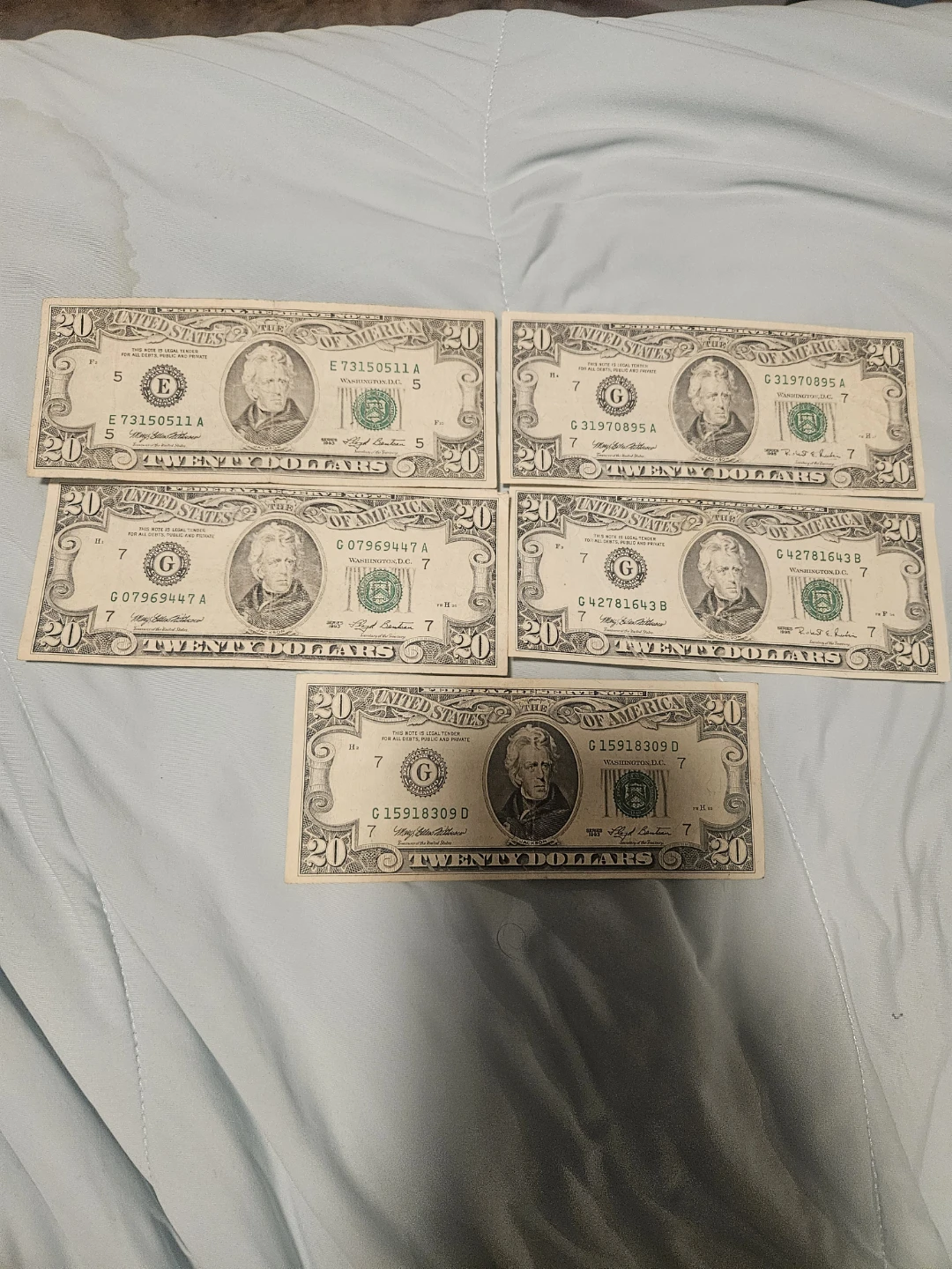 Lot of 25 older $20 Bills no bends - photo 5