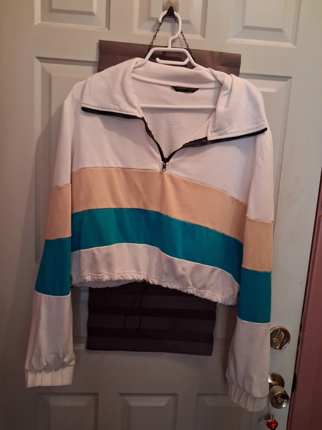 Colour-Blocked Cropped Pullover