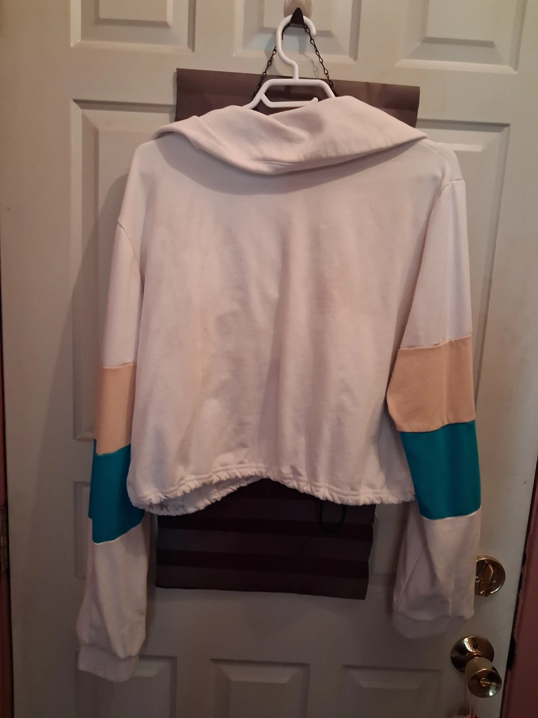 Colour-Blocked Cropped Pullover - photo 2
