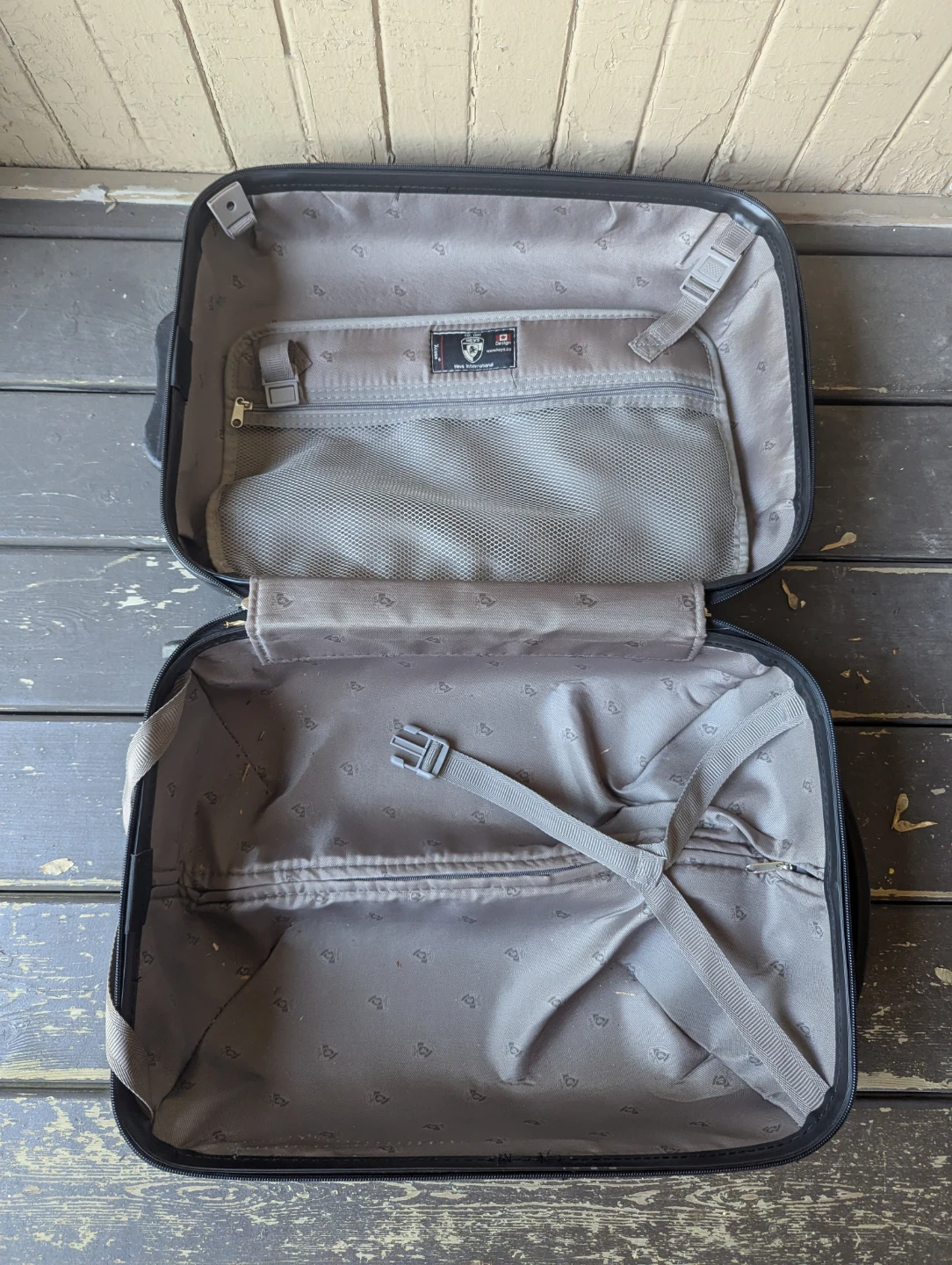 HEYS Black Luggage Hard Shell Carry-On - photo 3
