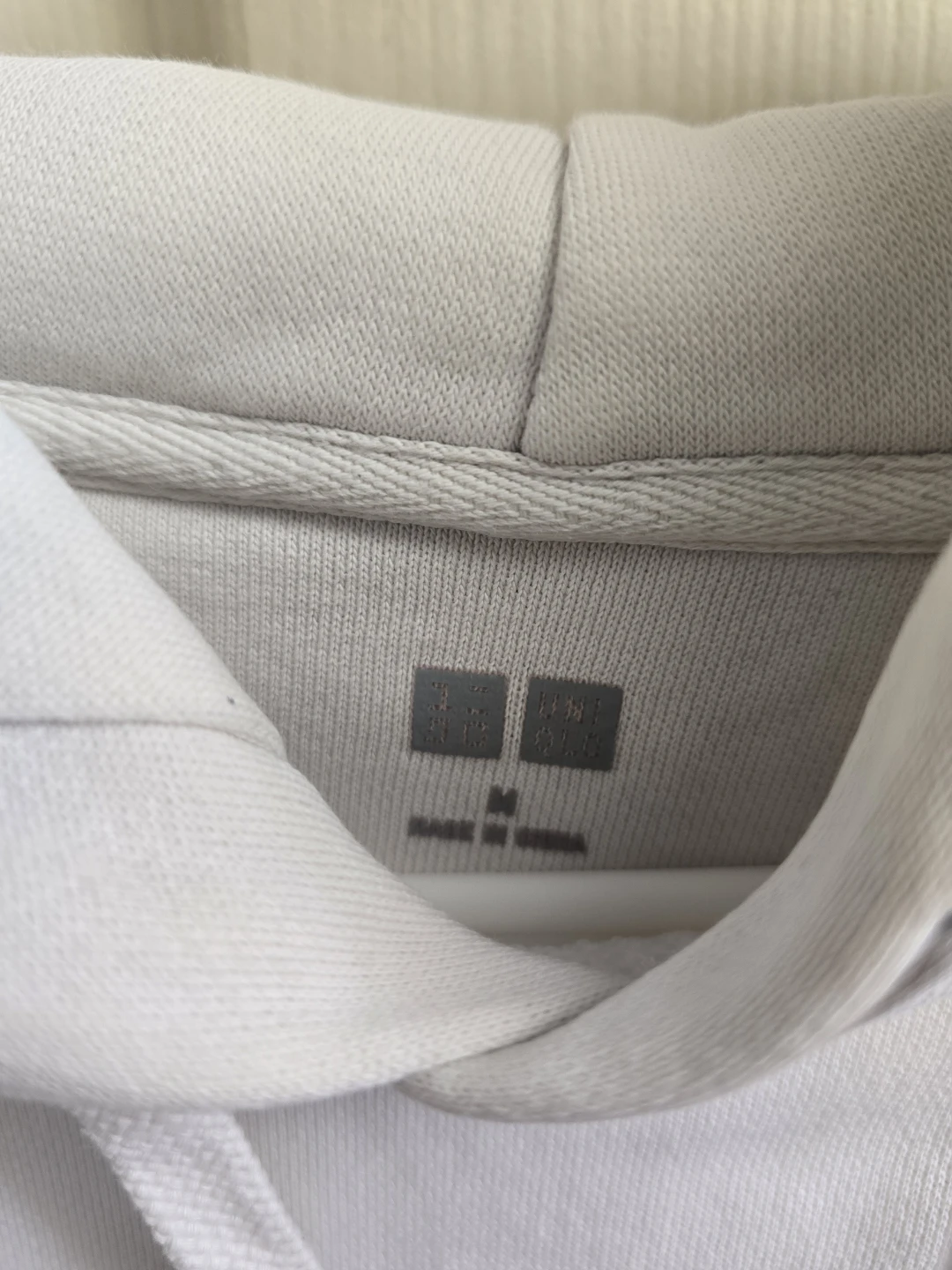 Uniqlo White Hoodie - photo 2