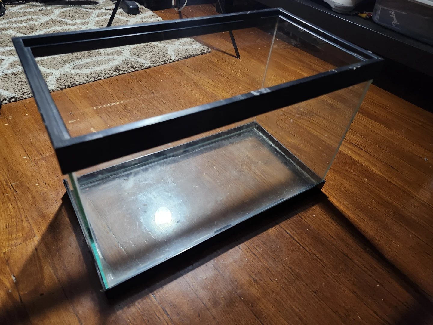 Glass Aquarium Tank 5 gallon (great cond No leak) - photo 3