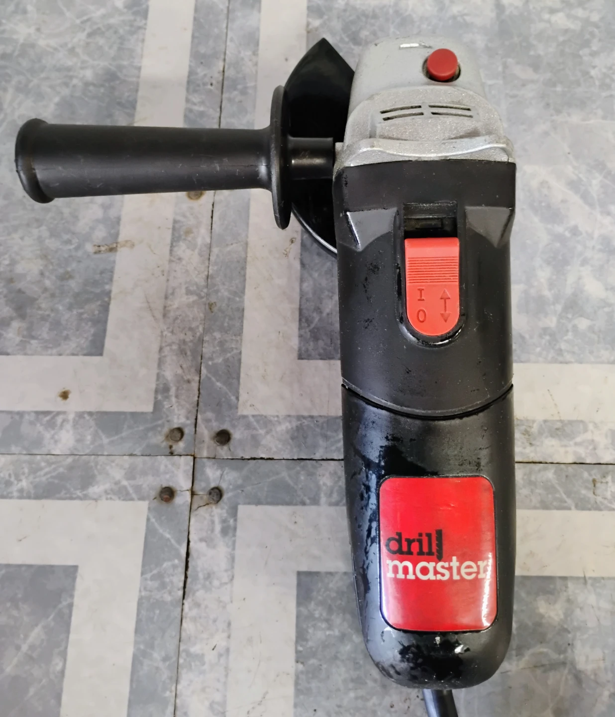 DRILL MASTER 4-1/2” ANGLE GRINDER WITH 5 CUT-OFF WHEELS - photo 2