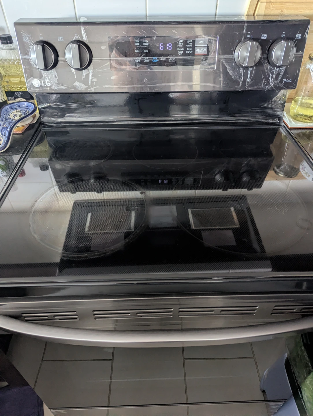 LG 30" Electric Range – Black Stainless Steel - photo 2