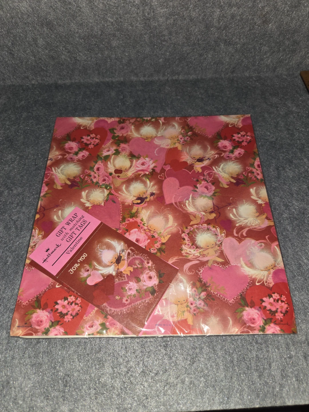 Hallmark Gift Wrap Valentines Day Theme 2 Sheets New In Bag