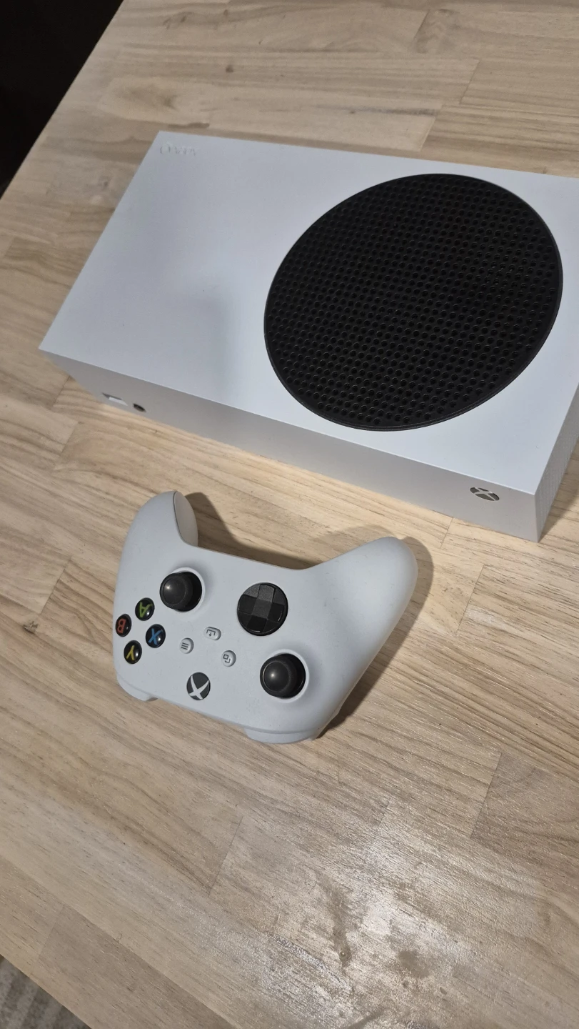 NEW Xbox Series S + Controller - photo 4