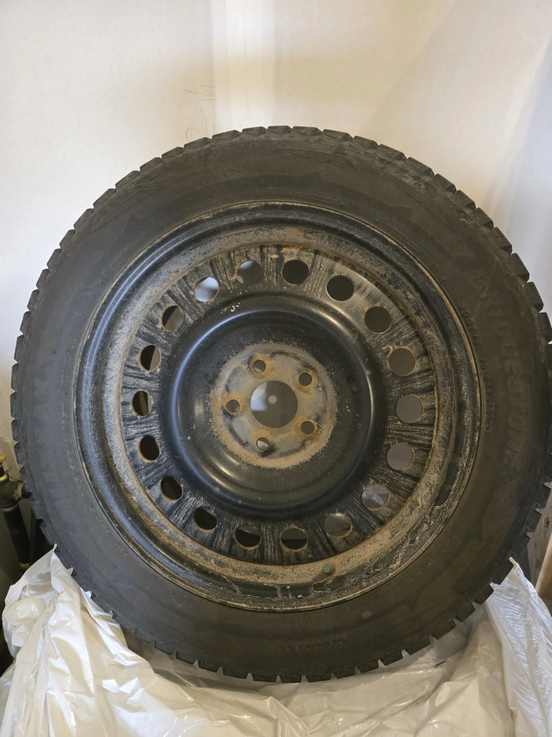Bridgestone Winter Tire on Rim 235/55R19 105T