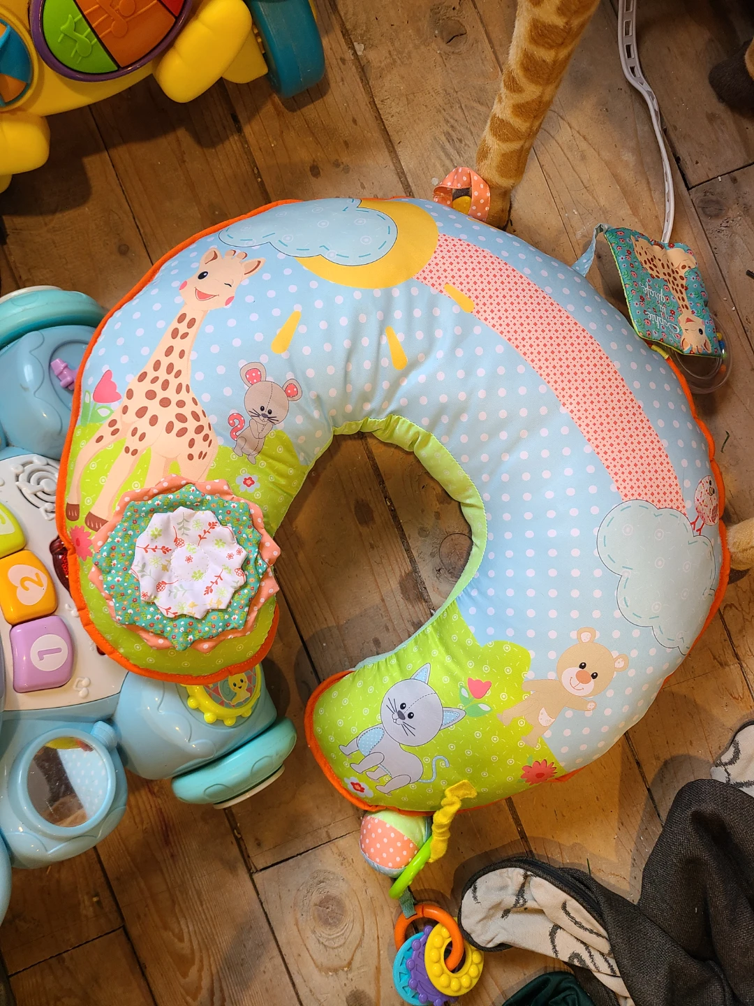 Sophie la girafe baby support pillow