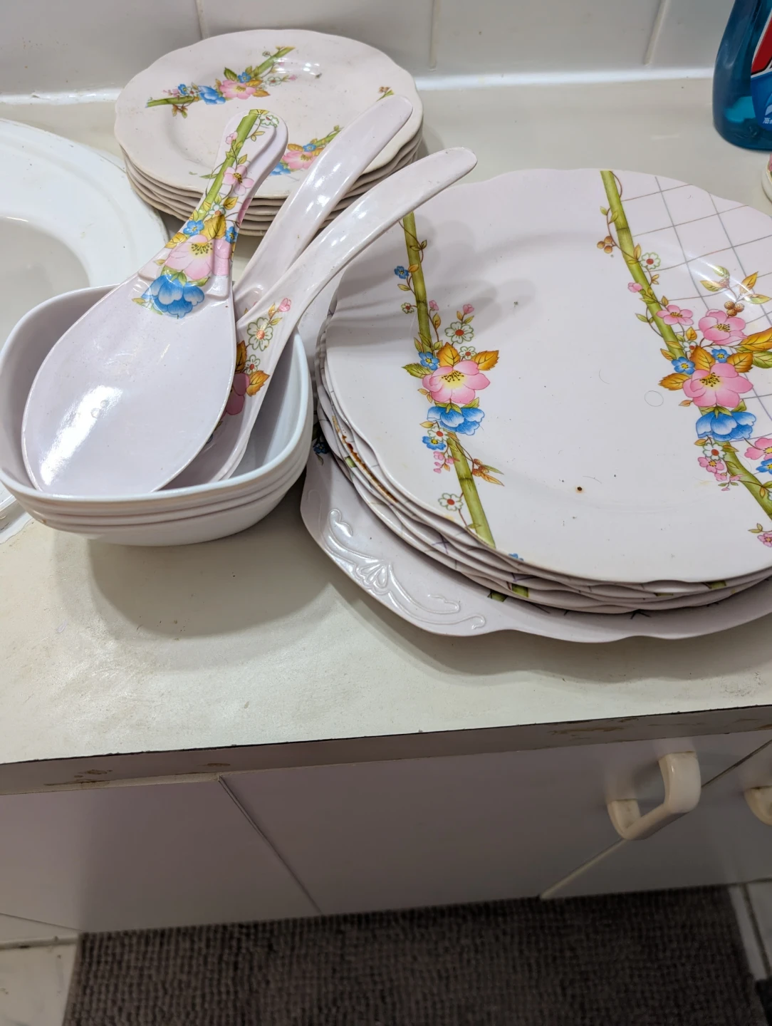 Floral Dinnerware Set with Spoons