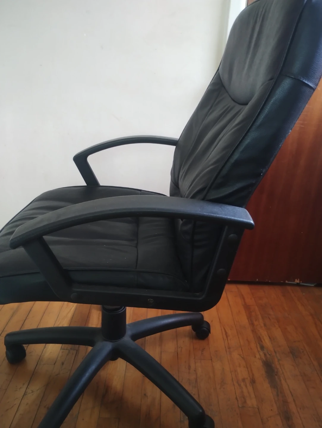 High-Back Office Chair – Excellent Condition – $90 OBO - photo 2