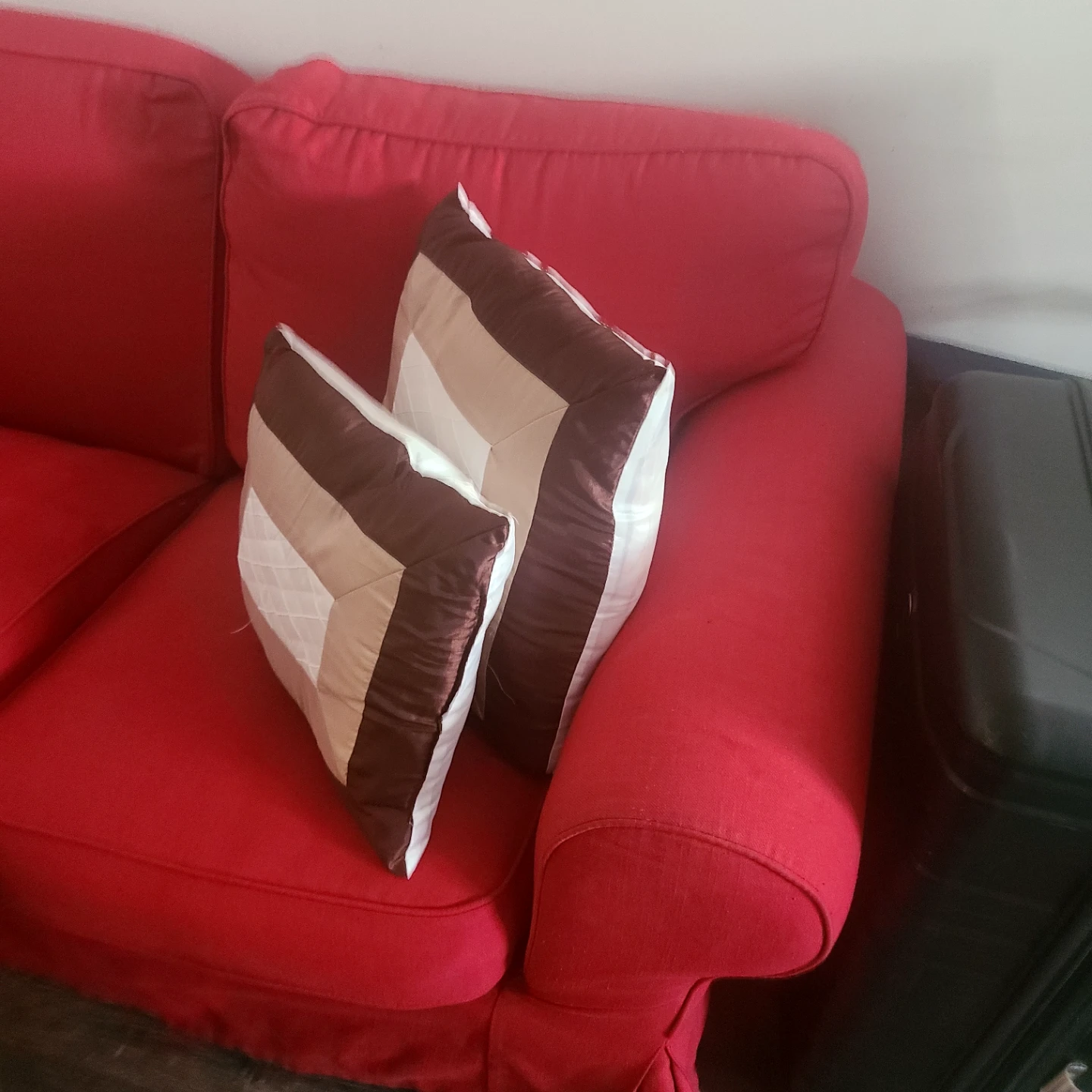 Red Three-Seater Sofa - photo 5
