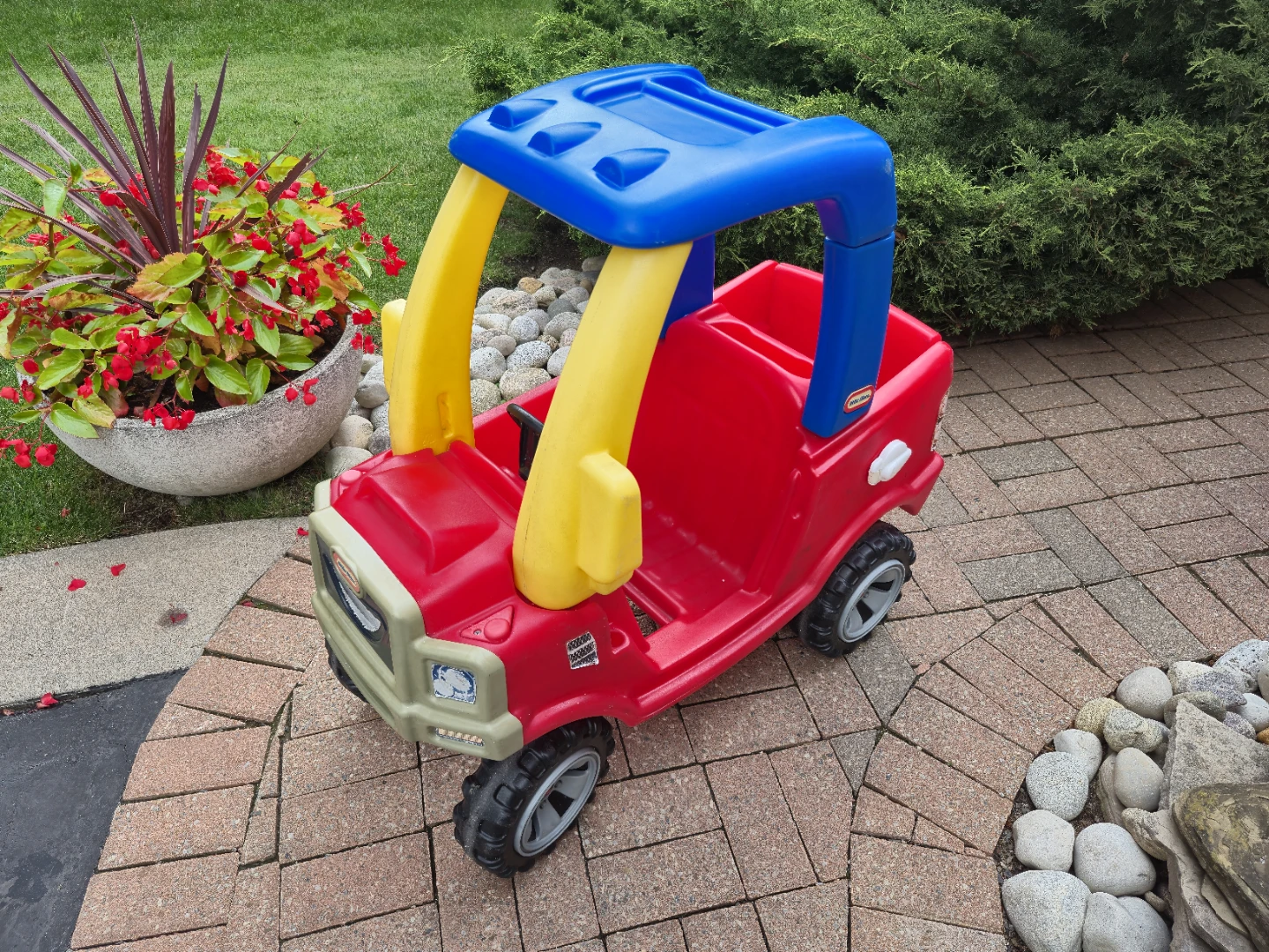 Little Tikes Cozy Coupe Ride-On Toy Car