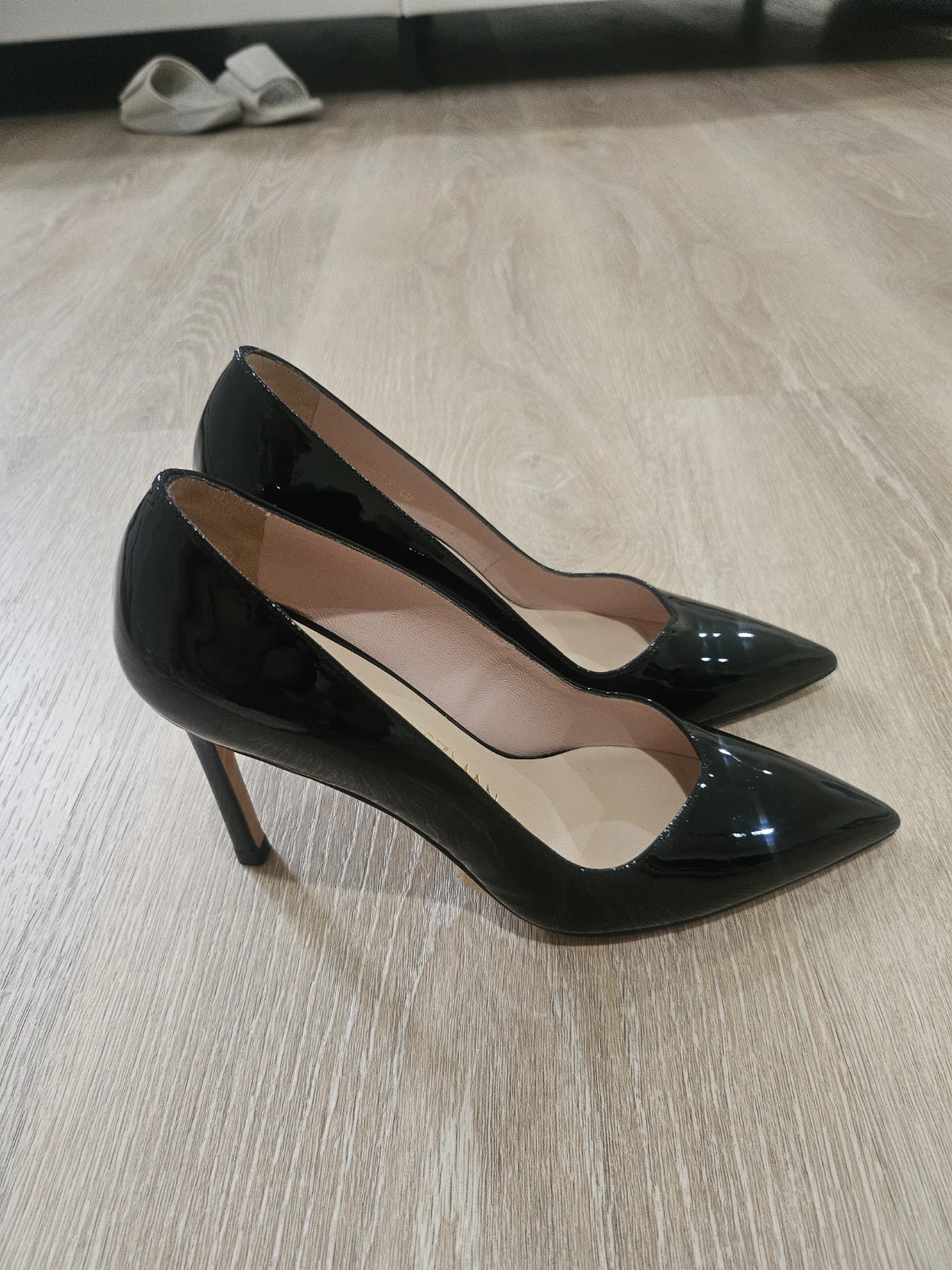 Stuart Weitzman Black Patent Leather Pointed-Toe Heels - photo 3
