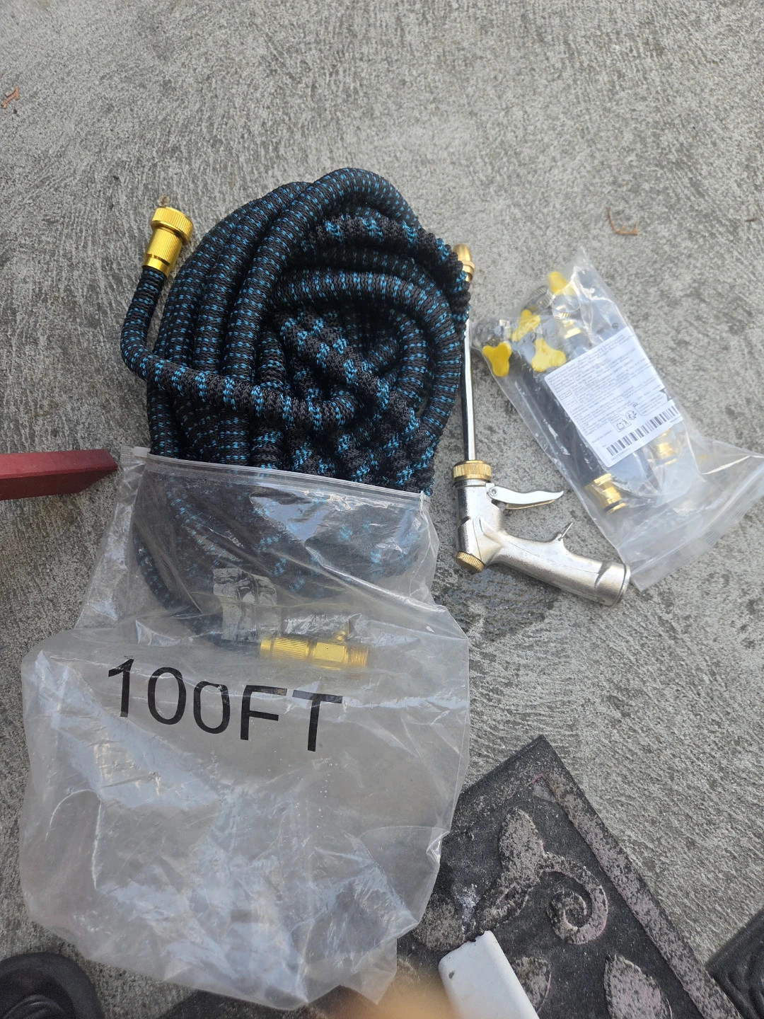 Garden Hose, 100ft retractable hoseoweashing attachments