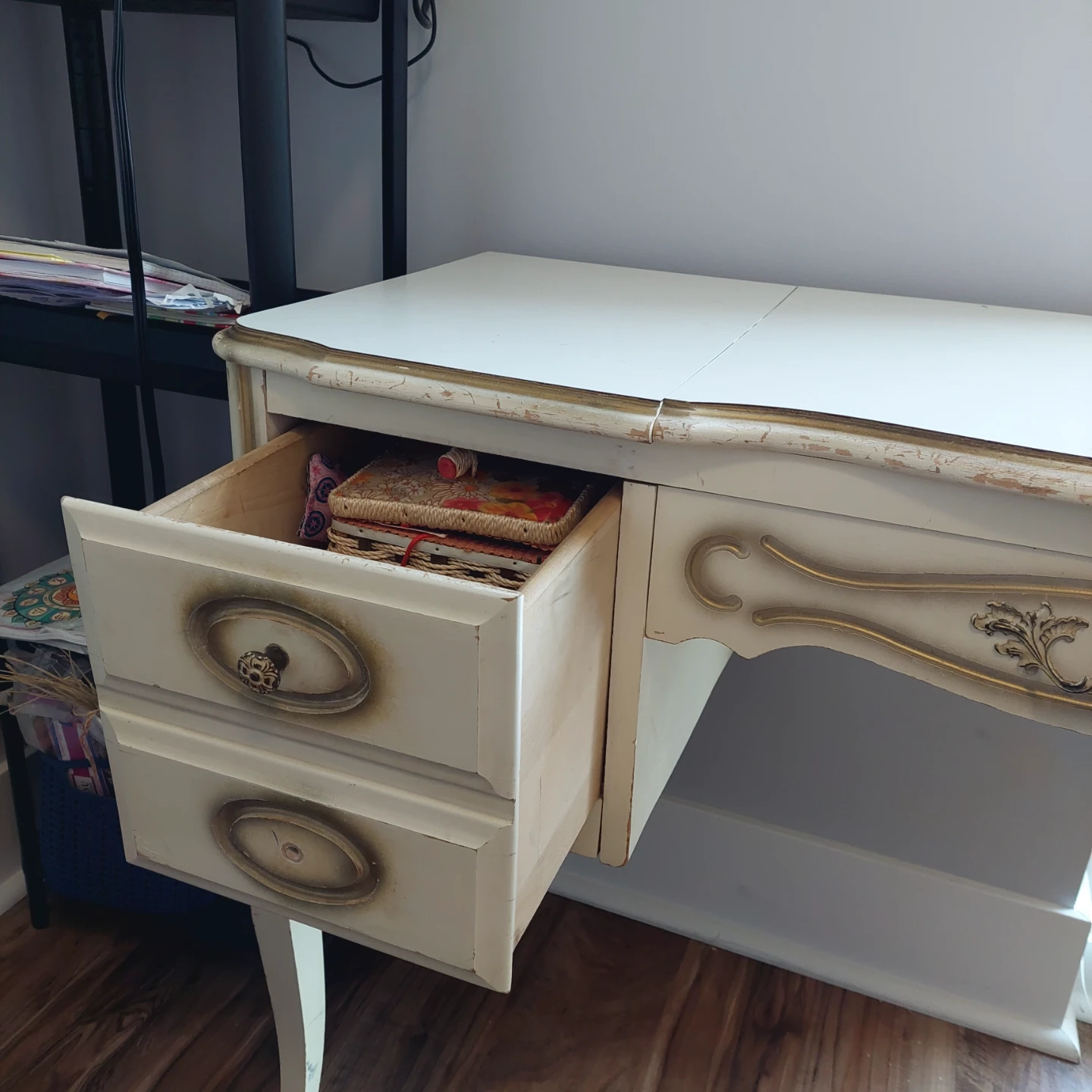 1970's French Provincial Vanity Desk - photo 3