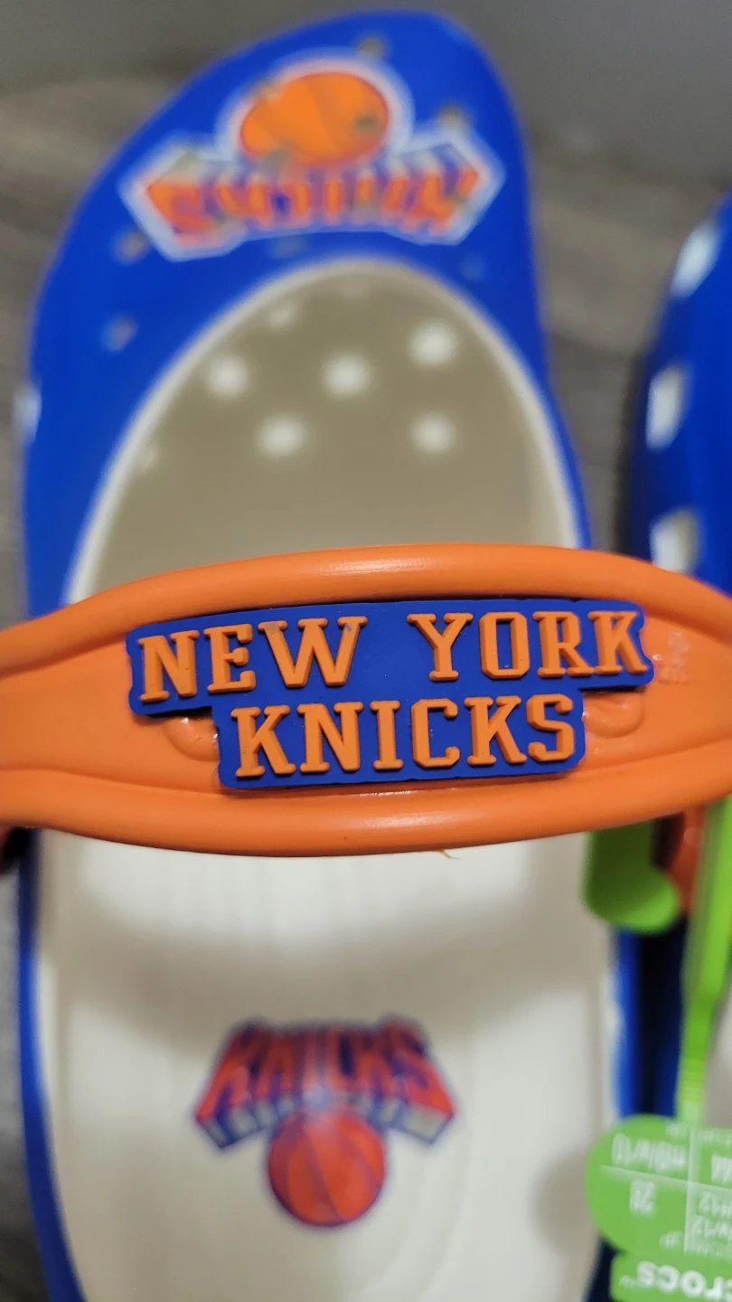 Crocs New York Knicks Clog Shoes Size 10 M  / 12 W - photo 4