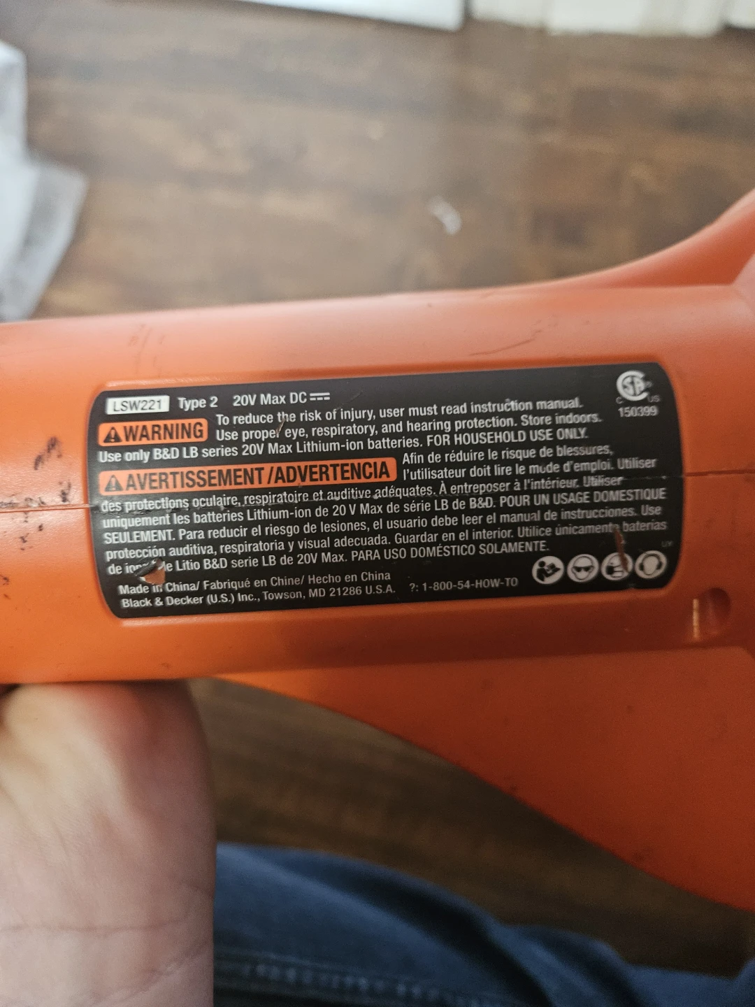 Black+Decker LSW221 Cordless Leaf Blower - photo 2