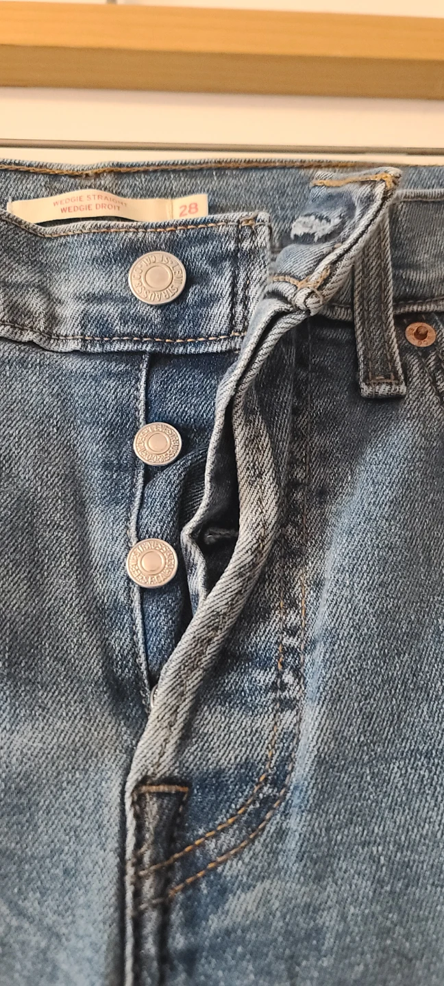 Levi's Wedgie Straight Jeans - Size 28 - photo 5