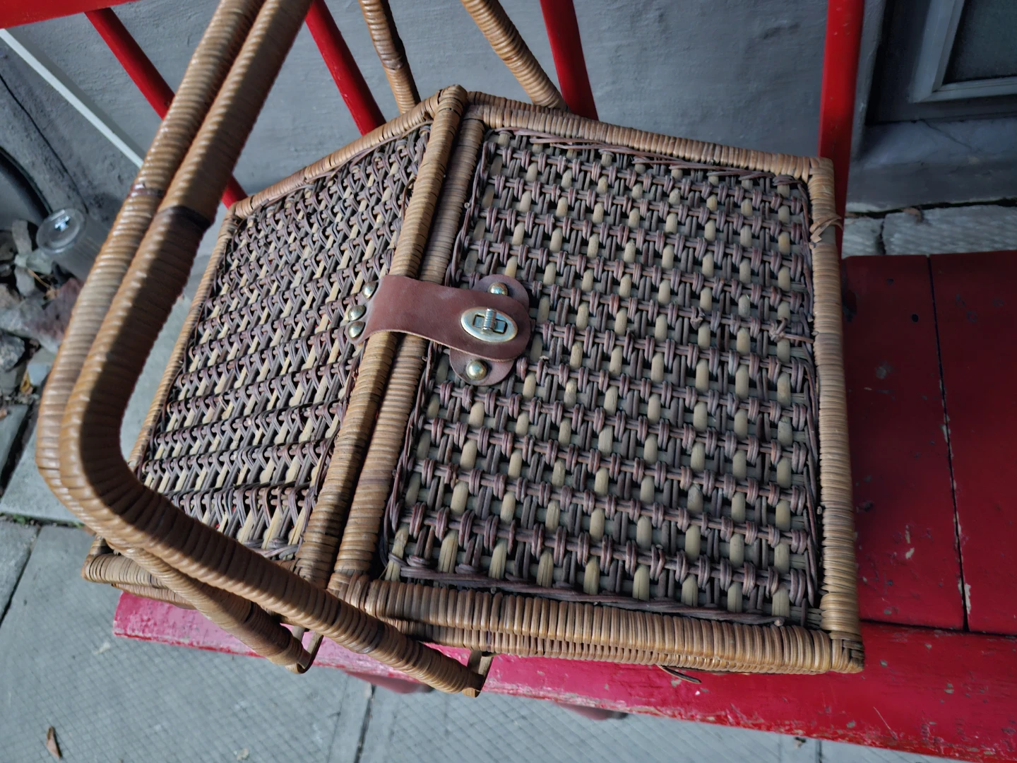 Vintage Wicker Picnic Basket - photo 3
