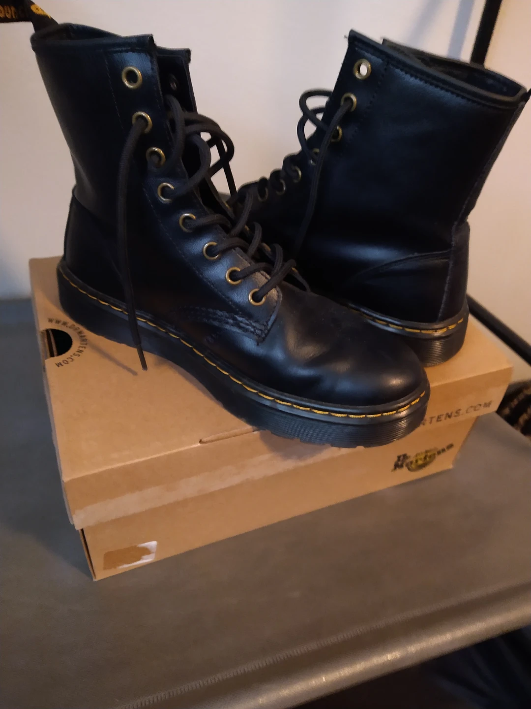NEW Dr. Martens Classic 1460 Smooth Leather Women's Size 7 - photo 3