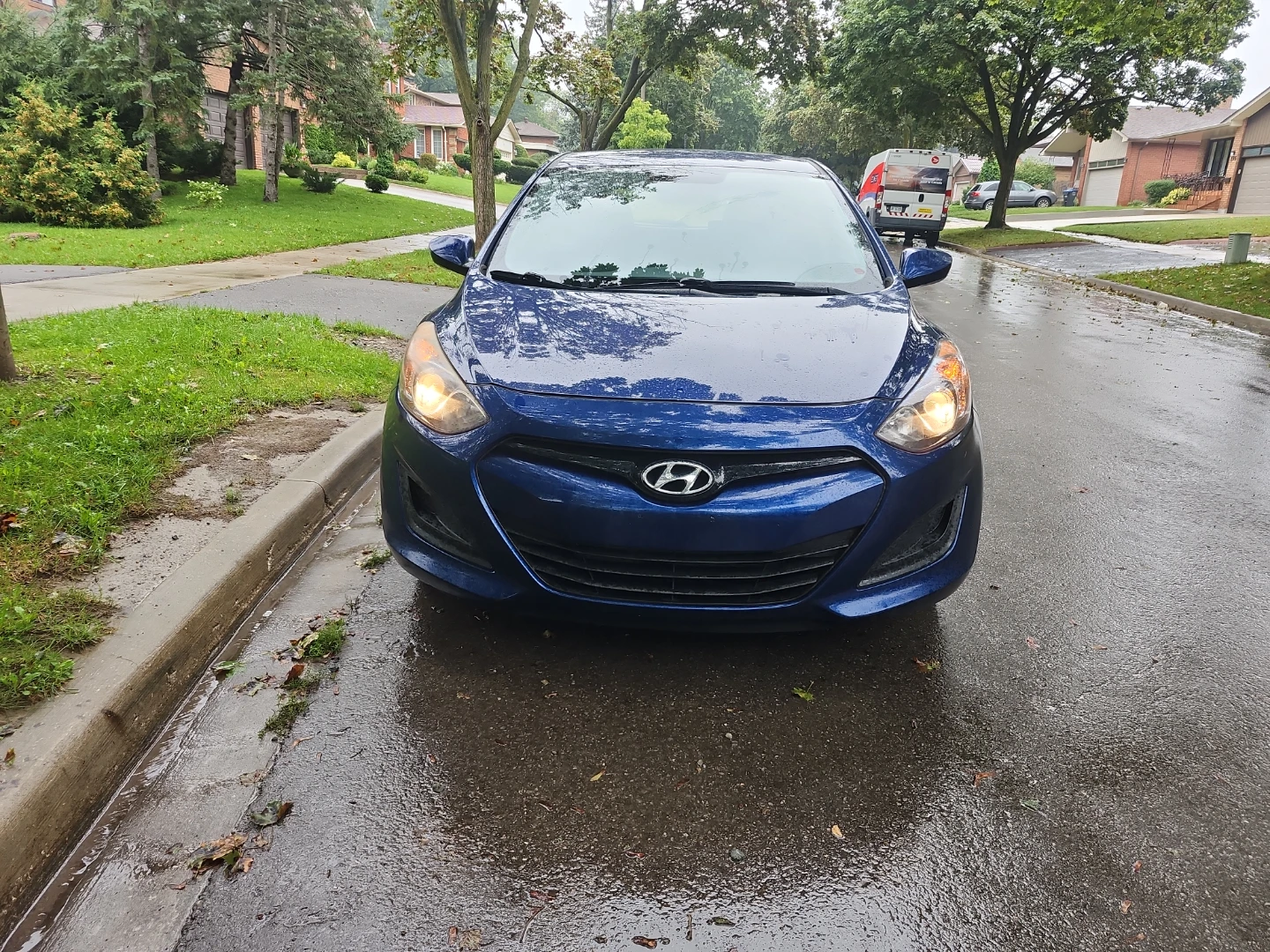 Blue Hyundai Elantra GT. CLEAN CARFAX SAFETY CERTIFIED - photo 4